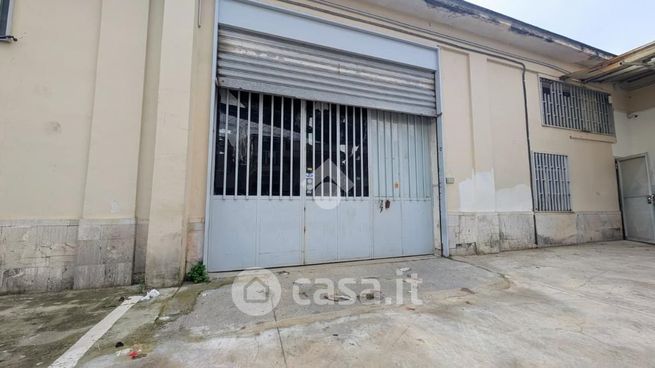 Capannone in commerciale in Via Carditello 59