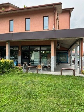 Attivitã /licenza (con o senza mura) in commerciale in Via Galbussera 36