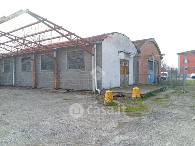 Capannone in commerciale in Strada Langhirano 217