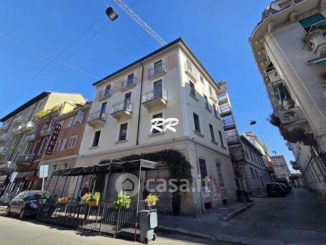 Ufficio in commerciale in Via Piero della Francesca 46