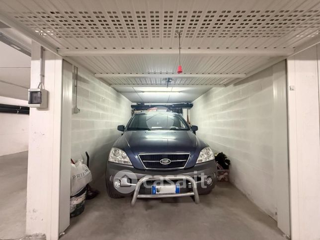 Box/posto auto in residenziale in Via Dorema