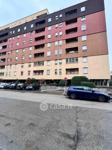 Box/posto auto in residenziale in Via Misa 30