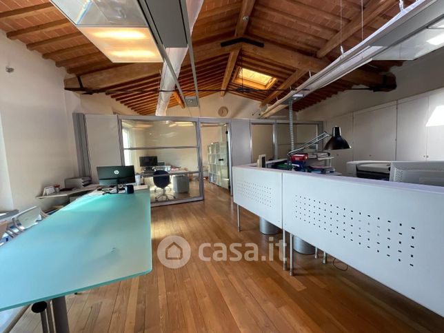 Ufficio in commerciale in Via Pisana 54