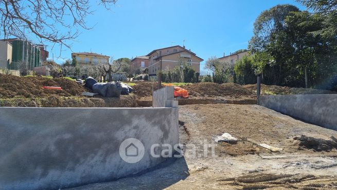 Terreno edificabile in residenziale in Strada del Vino