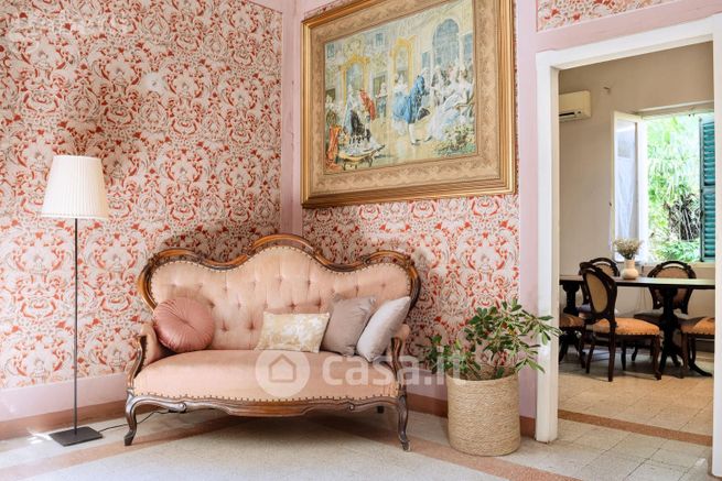 Casa bi/trifamiliare in residenziale in 
