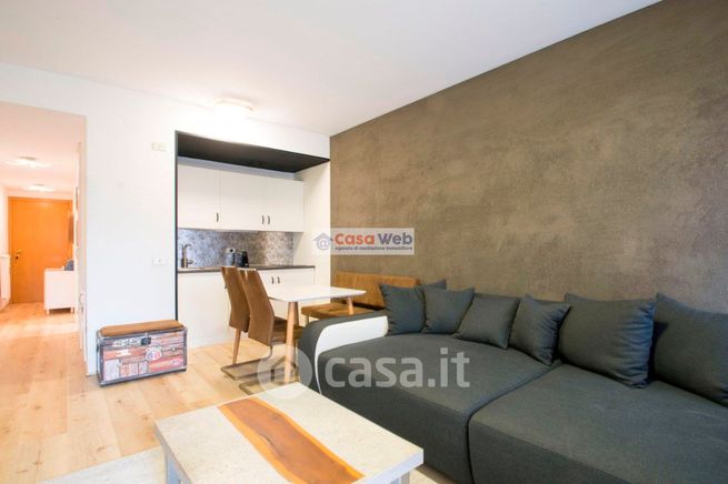 Appartamento in residenziale in Via Lugano 18