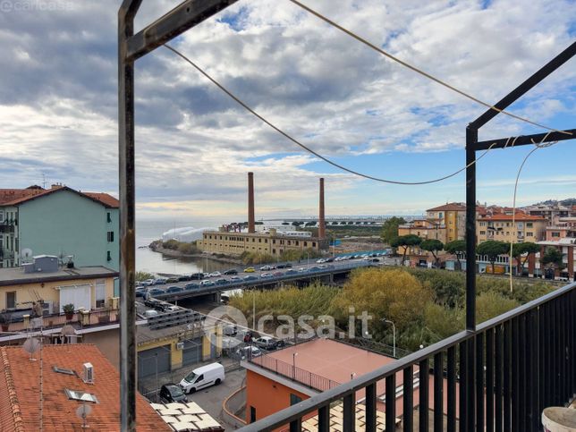 Appartamento in residenziale in Via Foce 40