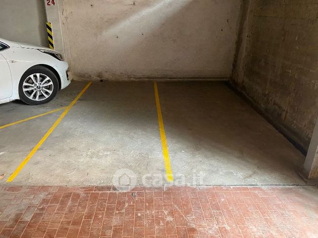 Garage/posto auto in residenziale in Via Angelo Battelli 17