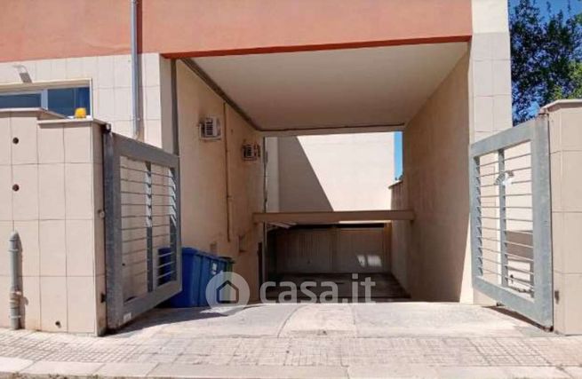 Garage/posto auto in residenziale in Via Asiago