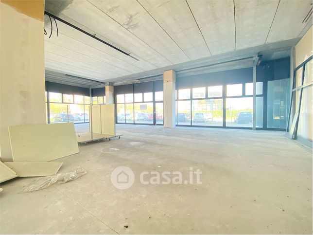 Ufficio in commerciale in 