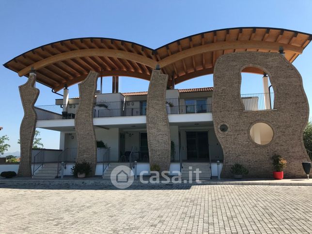 Appartamento in residenziale in Via Latina
