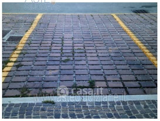Box/posto auto in residenziale in Piazzale 2 Giugno