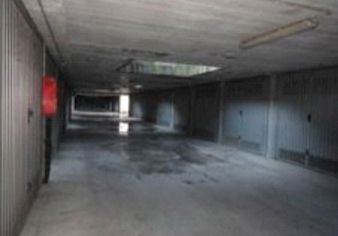 Box/posto auto in residenziale in Biandella 23