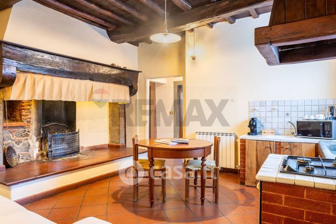 Casa bi/trifamiliare in residenziale in 