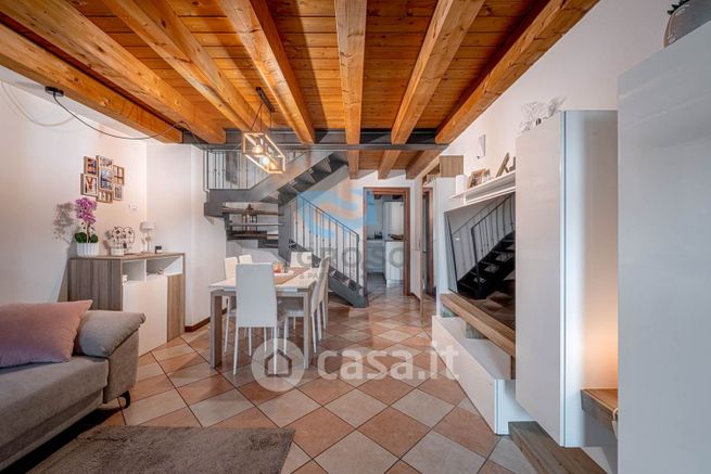 Casa bi/trifamiliare in residenziale in Viale Monte Grappa