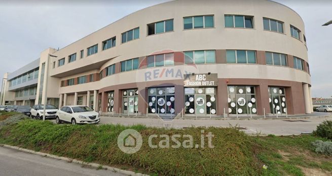 Ufficio in commerciale in Via Pasquinelli 2 /a