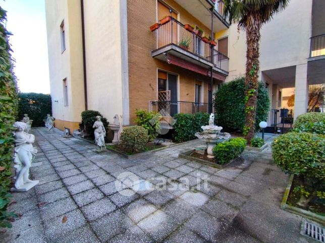 Appartamento in residenziale in Via Cesare Battisti 9