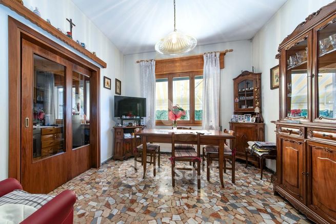 Casa indipendente in residenziale in Via Parauro