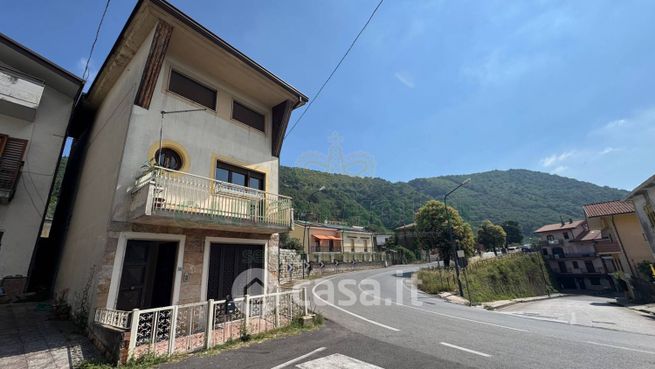 Casa indipendente in residenziale in Via Garibaldi 90