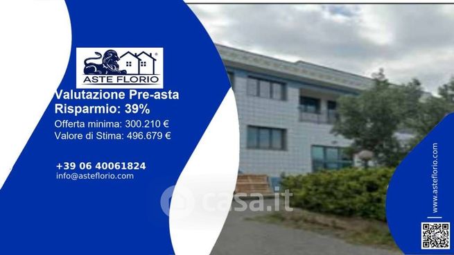 Capannone in commerciale in Viale Magna Grecia