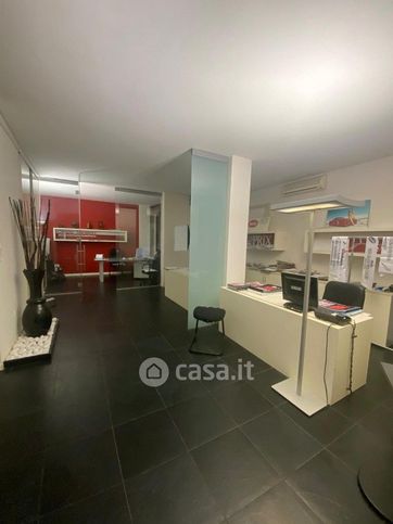 Ufficio in commerciale in 