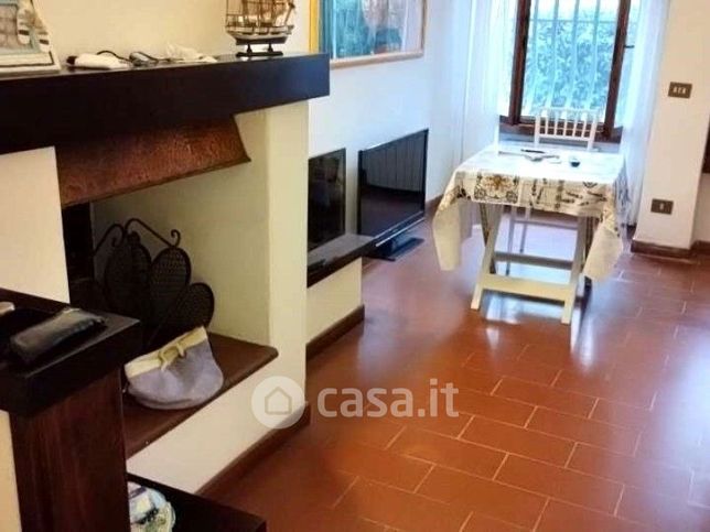 Casa indipendente in residenziale in 
