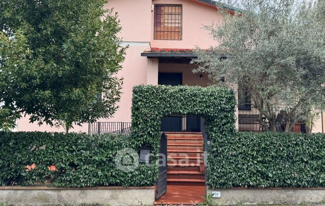 Casa indipendente in residenziale in Via Michelangelo Buonarroti