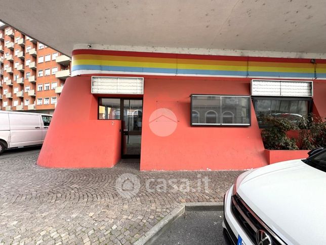 Ufficio in commerciale in Via Cascinette 2