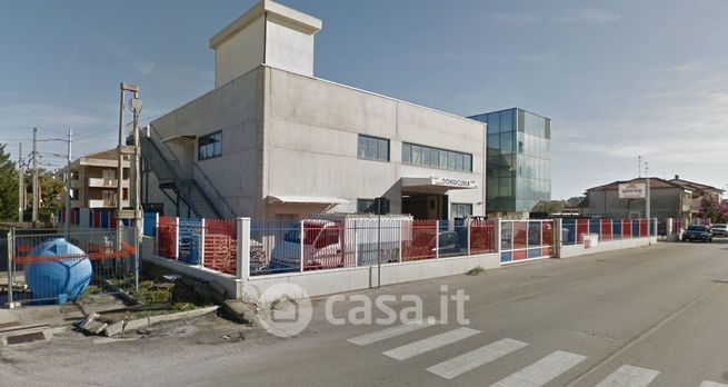 Capannone in commerciale in Via galielo galilei 340