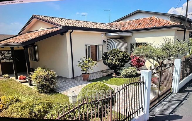 Casa indipendente in residenziale in Via Asseggiano