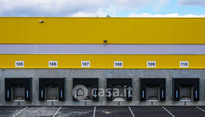 Capannone in commerciale in Via Alberto Pollio