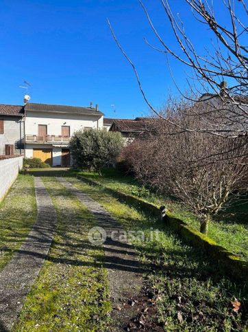 Casa indipendente in residenziale in 