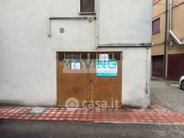 Box/posto auto in residenziale in Via San Donà 162