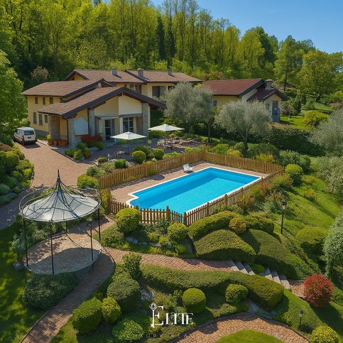 Villa in residenziale in Via Massino 13 A