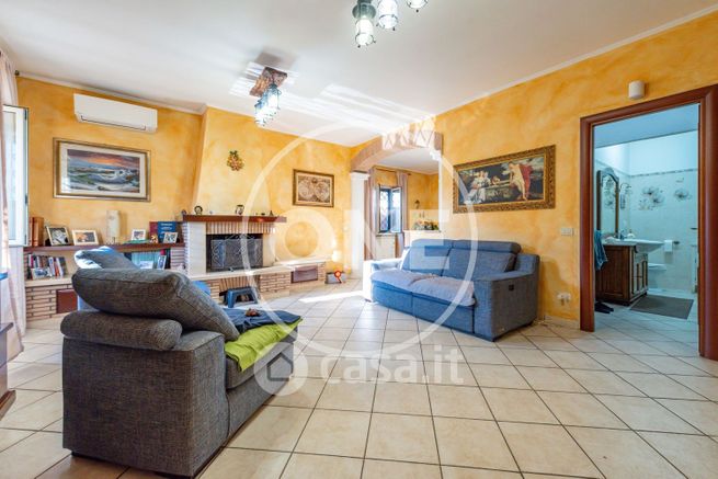 Casa bi/trifamiliare in residenziale in Via Condofuri 60