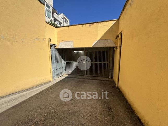Box/posto auto in residenziale in Via Amedeo II 3