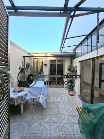 Casa indipendente in residenziale in 