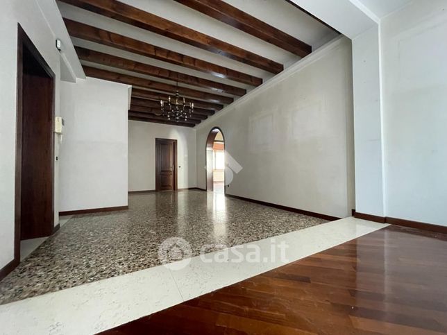 Appartamento in residenziale in Via Brocchi 10