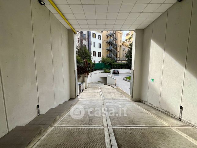 Garage/posto auto in residenziale in Via Antonio da Recanate 5