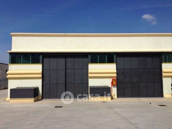 Capannone in commerciale in Via delle Industria 5