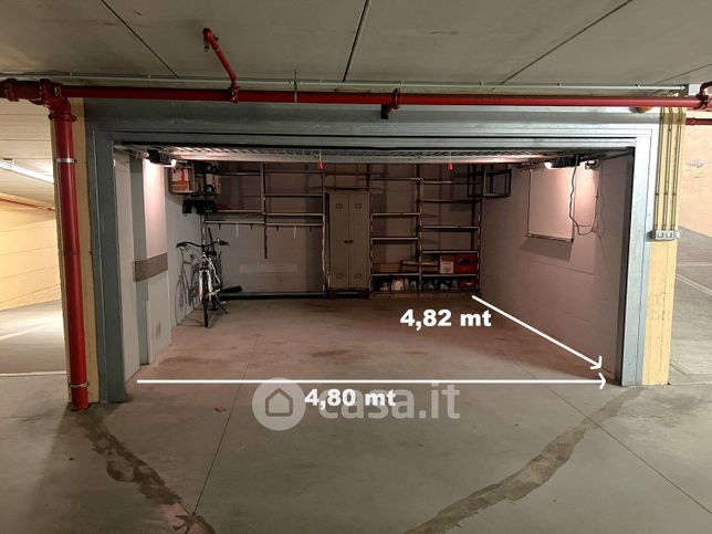Box/posto auto in residenziale in Via Ronchi 45
