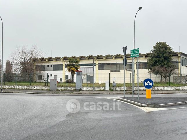 Capannone in commerciale in Via Giacomo Brodolini 4