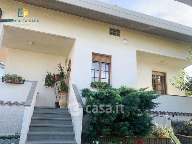 Villa in residenziale in Contrada Piane Maglierici 17