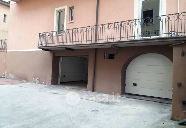 Box/posto auto in residenziale in Via Fratelli Ugoni 20