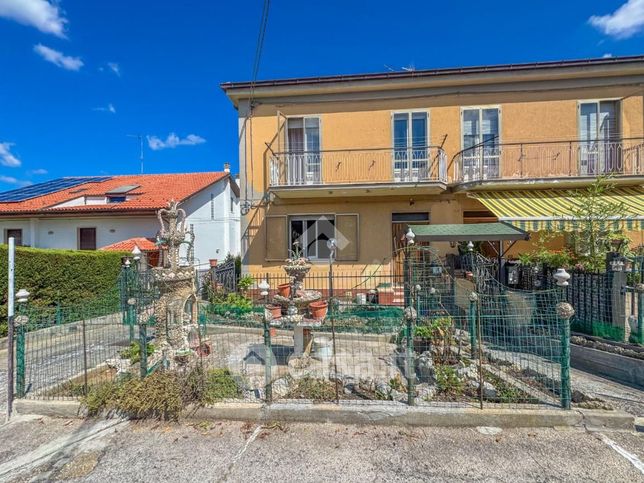 Casa bi/trifamiliare in residenziale in Strada Madonna della Vittoria 26