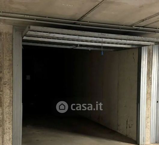 Box/posto auto in residenziale in Via Vimercate 27