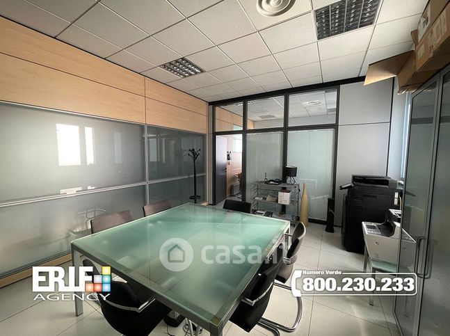 Ufficio in commerciale in Via Sempione 264