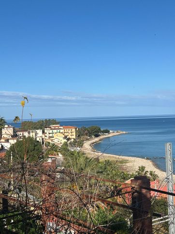 Casa indipendente in residenziale in Vico Peloritani 4