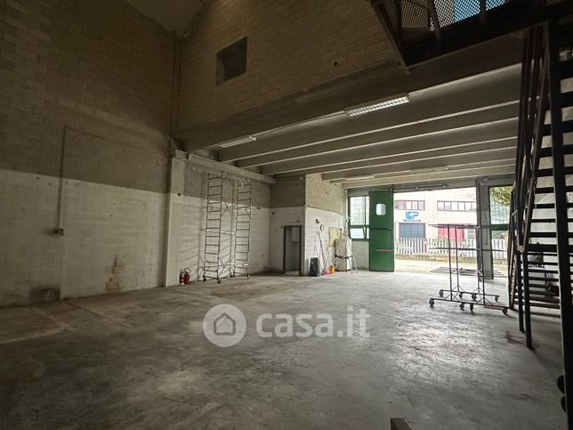 Capannone in commerciale in Largo Brugnatelli 13 /19