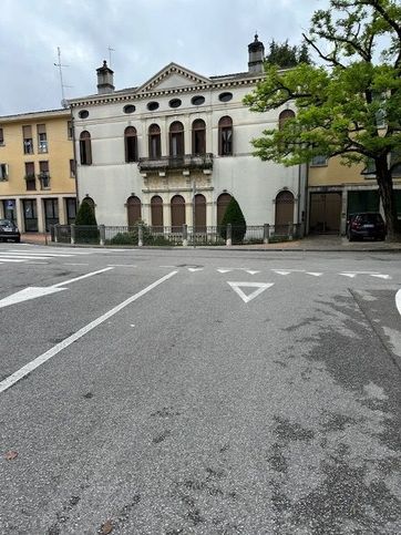 Ufficio in commerciale in Via Dimesse